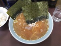 「ラーメン並(650円)+ライス(130円)」@本牧家 本店の写真