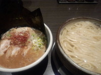 「釜揚げつけ麺（とき玉子仕立て・中盛2玉）+ぶっこ盛り」@ぶっこ麺らーめんの写真