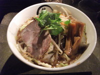 「野菜盛醤油ラーメン」@らーめん愉悦処 鏡花の写真