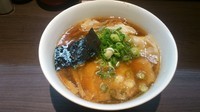 「醤油ワンタン麺大盛り」@支那そばや 本店の写真