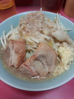 「ラーメン、麺少なめ、ニンニク、アブラ、カラメ」@ラーメン二郎 歌舞伎町店の写真