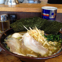 「特製ラーメン(醤油)中盛＋ライス」@横浜ラーメン とんこつ家 鹿島店の写真