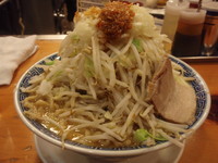 「カレーらー麺(ニンニク)(カレー多め)大盛+小ライス」@山勝角ふじ 新松戸店の写真