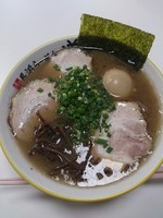 「チャーシューらーめん＋味玉」@博多長浜らーめん 道の写真