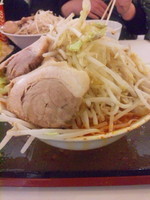 「激レッド大盛り＋味玉（ヤサイダブル、アブラ、ニン二ク少し）＋」@ジャンクガレッジ イオンレイクタウンmori店の写真