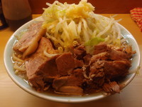 「ラーメン特大、野菜増し・豚増し(ニンニク)」@中華そば 卍の写真