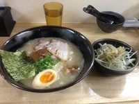 「ネギラーメン、餃子」@麺屋ひばりの写真
