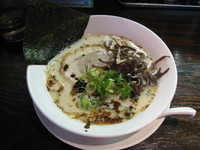 「らーめん（黒）：750円」@博多ラーメン権之助の写真