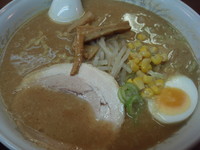 「味噌らーめん(700円)大盛(100円)半ライス(100円)」@らーめん源太 駅前館の写真