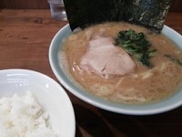 「ラーメン650円＋ライス100円」@横濱家系ラーメン 元喜家 高岡店の写真