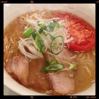 「塩ラーメン ローストトマト トッピング」@Bia Biaの写真