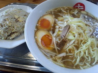 「ねぎそば味玉入り【限定】(950円)＋チャーハン(350円)」@中華そば まるきの写真