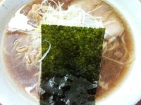 「焦がしにんにく醤油ラーメン」@中華そば くりの木 伊奈店の写真