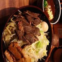 「カレーつけ麺特ヤサイマシマシニンニク味玉ステーキ」@ラーメン燈郎の写真