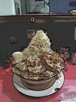「豚W大盛り＋味玉＋ヤサイマシマシ＋カラメ＋辛揚げ」@千里眼の写真