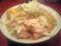 「小ラーメン、麺少なめ、硬め、たまねぎ、にんにく増し720円」@らーめん大 大森店の写真