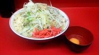 「小豚750円 + 生卵50円 全マシ＆紅生姜」@ラーメン二郎 湘南藤沢店の写真
