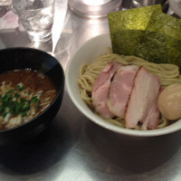 「特製つけ麺 中盛（醤油） 980円」@麺処 ほん田 東京駅一番街店の写真