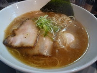 「醤油らーめん 煮たまご」@らーめん専門店 麺屋一龍の写真