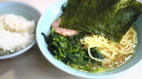 「ラーメン＋サービスライス（６００円）」@らーめん武蔵家 千葉本店の写真
