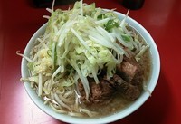 「小ラーメン豚入（ニンニク少なめ）￥750」@ラーメン二郎 中山駅前店の写真