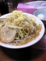 「らーめん(にんにく・生玉子）」@らーめん kaeruの写真