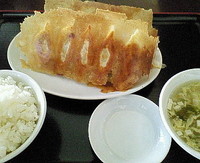 「羽根付き焼餃子セット　８５０円　※」@ニイハオ 銀座店の写真