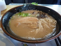 「博多ラーメン+ネギ+海苔」@二代目 白神の写真