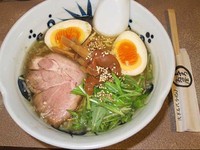 「梅しおらーめん　700円＋双子の味玉　100円」@与ろゐ屋の写真