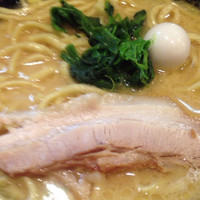 「醤油ラーメン+大盛り+チャーシュー丼」@横濱家系ラーメン 吟家 新小岩店の写真