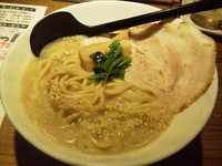 「【限定】げんこつラーメン：太麺（大盛り）　＋替え玉：極細麺」@豚のさんぽ 大町駅前店の写真