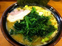 「ラーメン＋麺増し＋ほうれん草＋小ライス（ランチサービス）」@代々木商店の写真