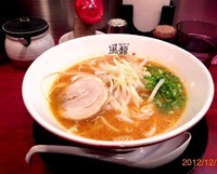 「赤とんこつ」@とんこつラーメン 博多風龍 渋谷店の写真