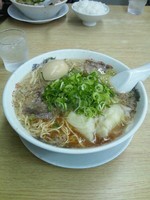 「ワンタン麺（大）　卵」@来来亭 野洲本店の写真