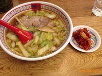 「おいしいラーメン ＋ キムチ」@どうとんぼり神座 アトレ恵比寿店の写真
