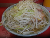 「ラーメン（６００円）野菜・ニンニク」@ラーメン二郎 三田本店の写真