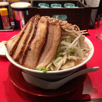 「豚増しジパング麺(150)背脂増し ニンニク別皿 ¥924」@ジパング軒の写真