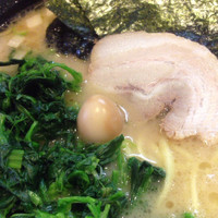 「ラーメン+ほうれん草+大盛り+ライス」@新とんこつ大学 王子キャンパスの写真