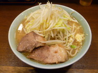 「ラーメン（ニンニク少な目）　７００円」@ラーメン二郎 池袋東口店の写真