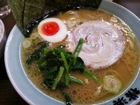 「らーめん（味濃いめ）＋半ライス」@壱八家 スカイビル店の写真