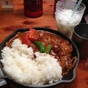 トマトと生姜のチキンカレー 990円 サービスソフトドリンク