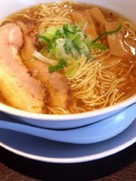 「しょうゆらーめん大盛り」@ラーメン専門店 なるとやの写真