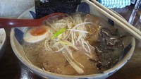 「塩ラーメン（並：700円）+サービスライス」@萌利利の写真