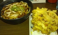 「かき揚げうどん(ランチ限定)＝３７０円」@焼鳥日高 小田急マルシェ大和店の写真