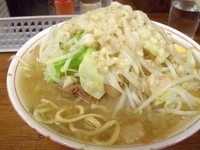 「普通盛 小（ヤサイアブラ）＋煮玉子」@ラーメン二郎 品川店の写真
