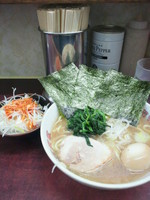 「しおラーメン　味付け玉子　ネギ(期間限定サービス)」@横浜ラーメン 町田家 新宿南口店の写真