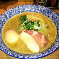 「（日15食限定）こっさりラーメン 奈央の潮¥780＋味玉¥100」@麺屋 一燈の写真