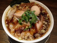 「チャーシューワンタンメン＋味玉（￥1050＋￥100）」@博多豚骨らーめん 酒風呂の写真