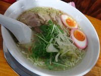 「塩らーめん ６８０円 桜エビの煮玉子 １００円」@麺や 光 錦糸町2号店の写真