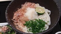 「おろしぶっかけうどん(温)_680円+鯛めし150円」@小豆島 臼家 銀座店の写真